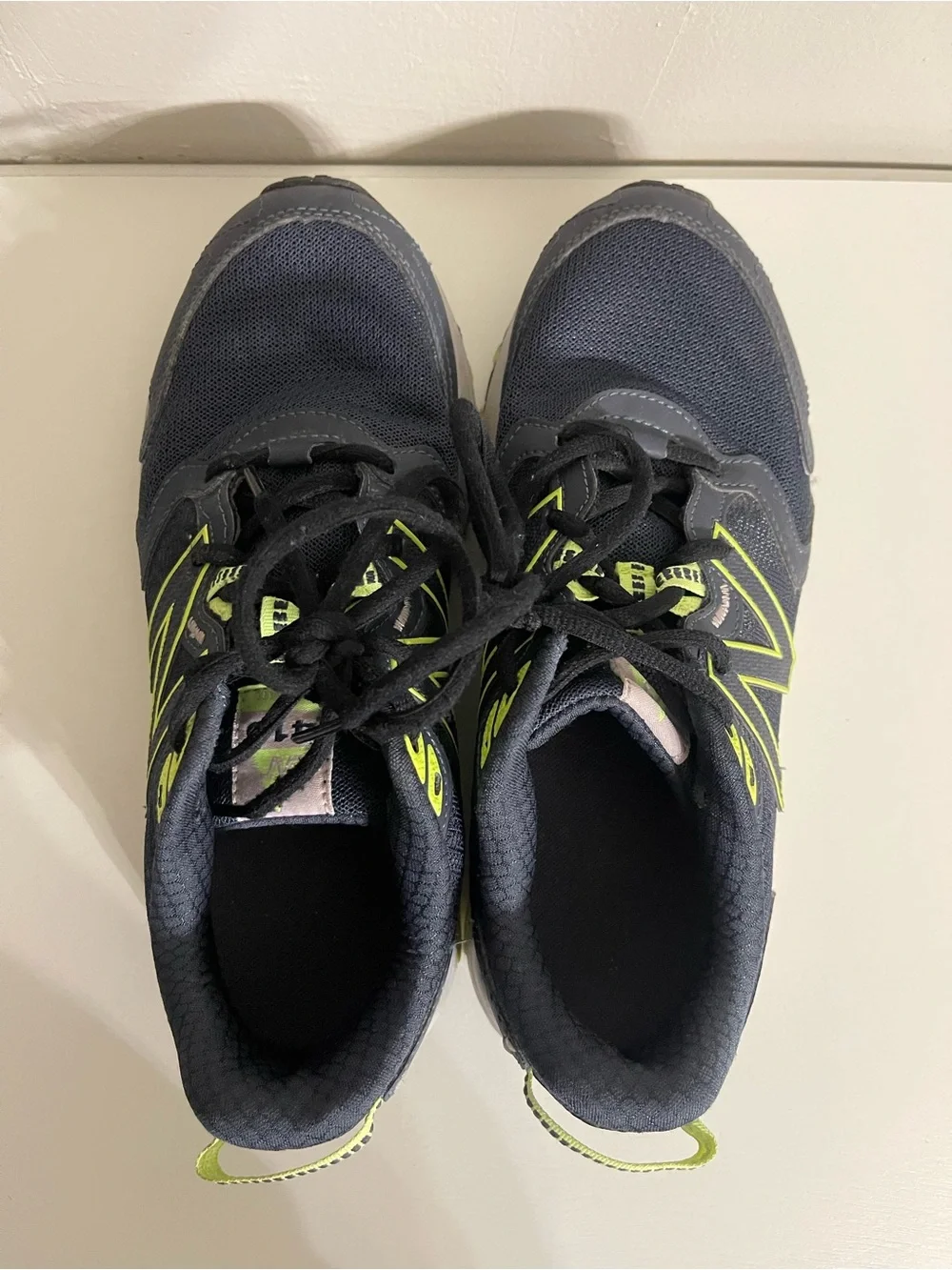 New Balance Women's Navy and Neon Yellow Lace-Up Sneakers Size 8